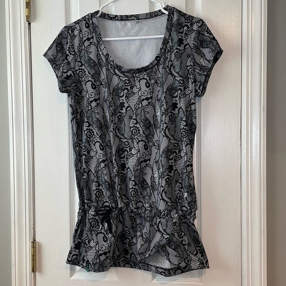 Nivo NVO Black and White Golf Athletic Top Small - Picture 2 of 16